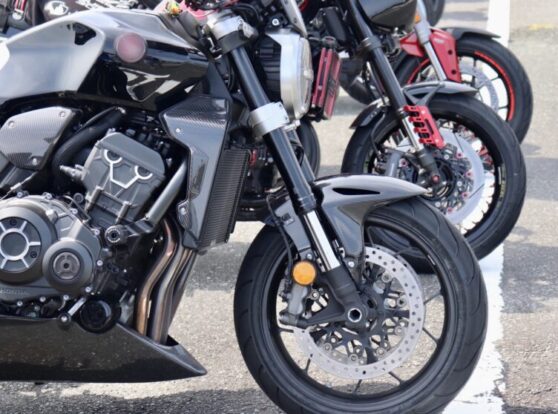 W社：小売業<br>(バイク販売店）<br>従業員数23名